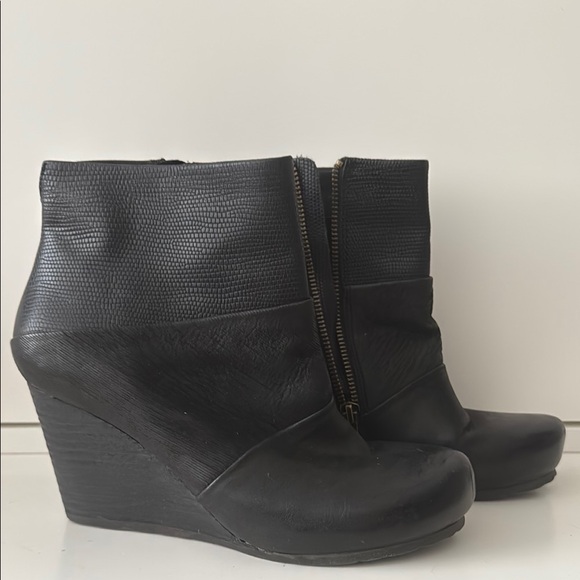 OTBT Shoes - OTBT Black Leather Booties